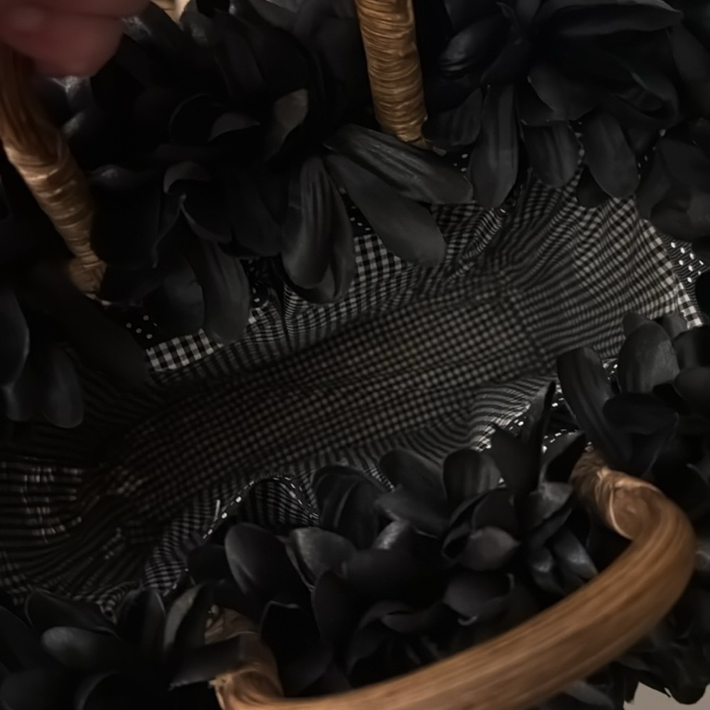 Gretchen Scott Basket With Black Flower Trim Wicker purse Tote - Picture 3 of 8